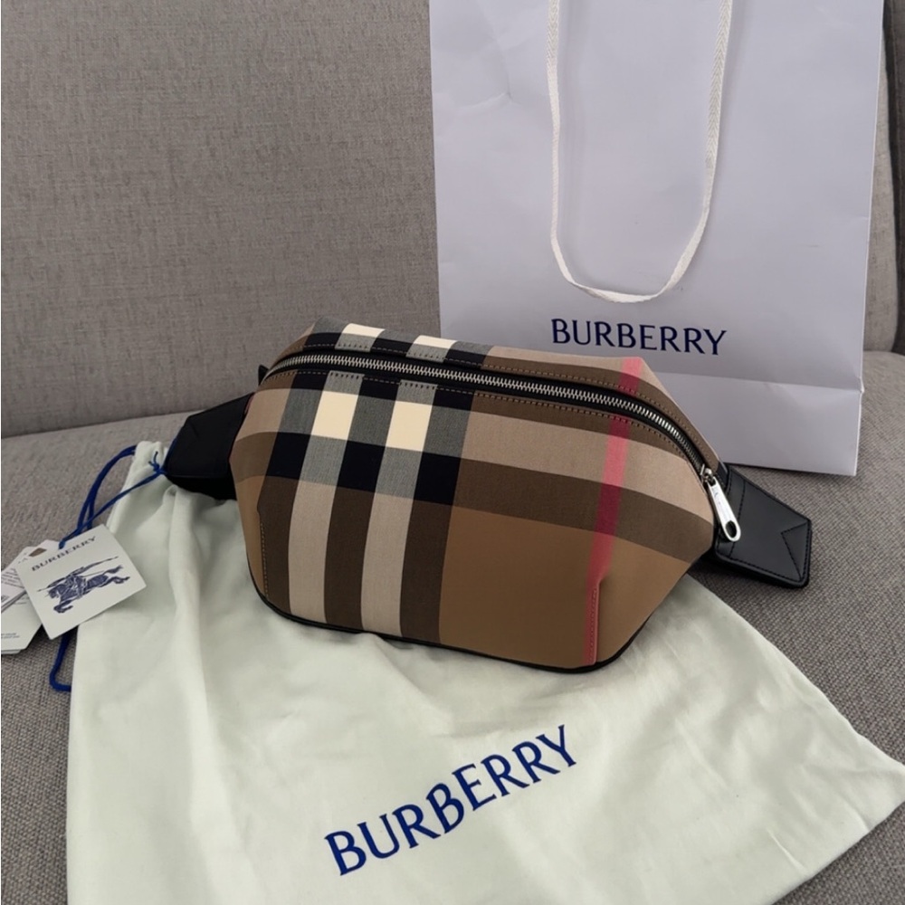BURBERRY NEW Authentic Designer Bumbag crossbody unisex belt bag